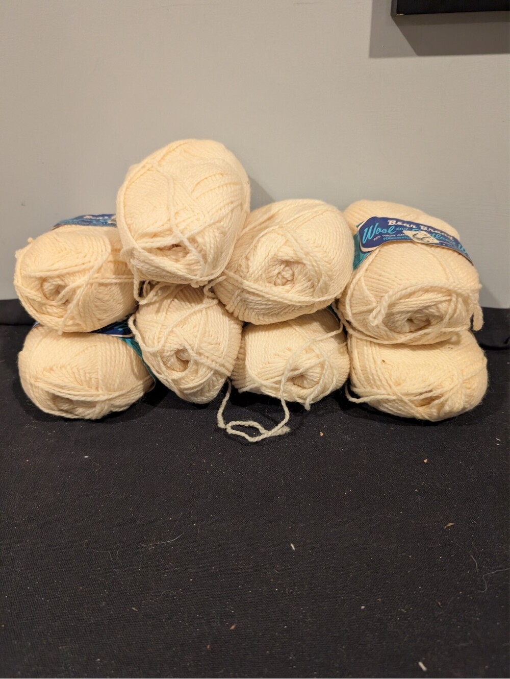 8 Skeins Vintage Bear Brand Wool Shetland Wool Yarn Off White Cream Art 7114